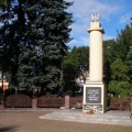 Pomnik przed cmentarzem honorowym w Czersku