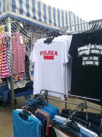 HIT! W Tucholi kupisz koszulki z napisem POLSKA i flagą... ?