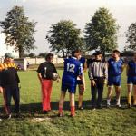 Mecz na stadionie Kolejarz w Chojnicach z udziałem drużyny radiowców, lata 90-te, fot. archiwum Weekend FM