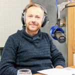 Wojciech Urowski w studiu Weekend FM