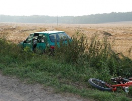 Motorower z samochodem