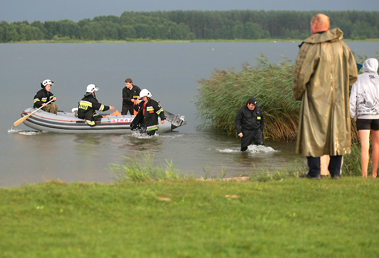 Wywróciła się łódź na Jeziorze Karsińskim