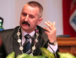 Burmistrz roztrzaskał samochód