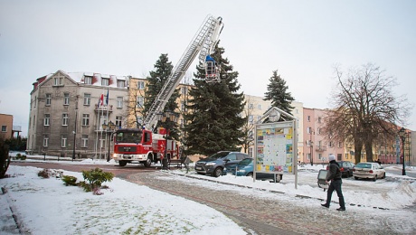 Dlaczego lampki wieszali strażacy?