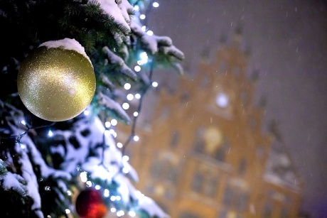 Rynek pod śniegiem (ZDJĘCIA)