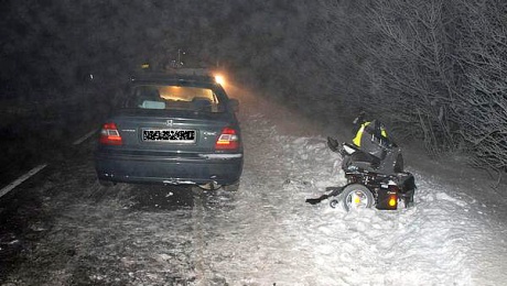 Wjechał samochodem w wózek inwalidzki (ZDJĘCIA)