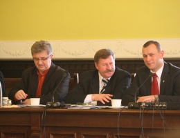 Jest deficyt. Sprawdź, jak duży