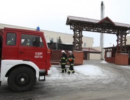 Ogień w zakładzie stolarskim
