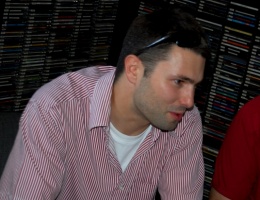 Trafili do `Must be the Music`