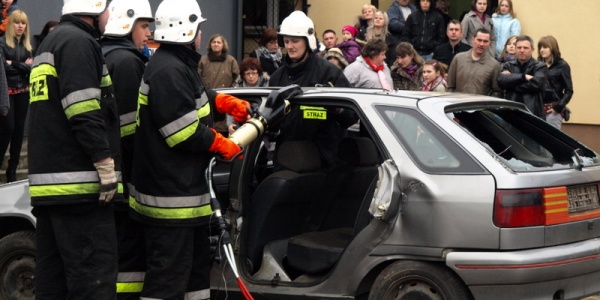 Zbierają pieniądze na operację Oli