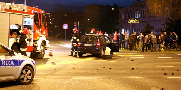 Wypadek na Kościerskiej. Dwie osoby w szpitalu (AKTUALIZACJA, FOTO)
