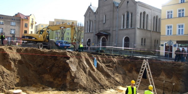 Wielka dziura na głównym placu (GALERIA)