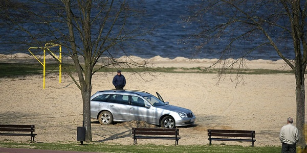 Mercedes, mercedes... znalazłem go na plaży (FOTO)
