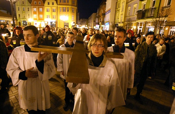 Ulicami przejdą procesje drogi krzyżowej
