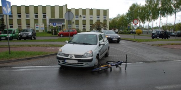 Rowerzysta pod kołami renault