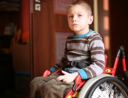 Maratończycy przekażą wózek Hubertowi