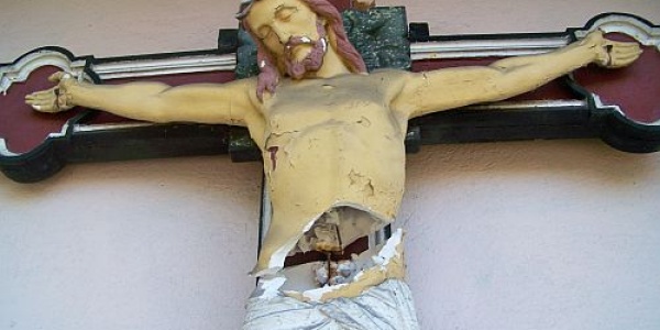 Zniszczyli krzyż (FOTO)