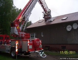 Ogień strawił część dachu (FOTO)