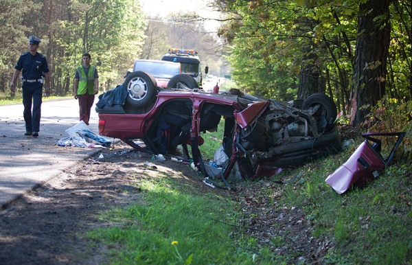 Dachował opel astra (AKTUALIZACJA, FOTO)