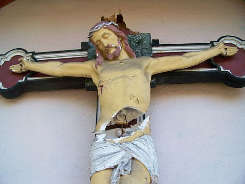 Zniszczyli krzyż FOTO