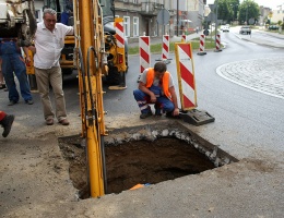Dziura w rondzie! (FOTO)