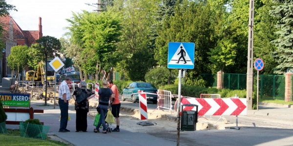 Wstrzymali prace! Ktoś położył za cienki asfalt!