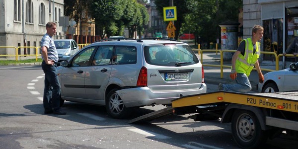 Kolizja na skrzyżowaniu (FOTO)