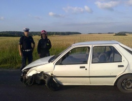 Ciężarówka zepchnęła osobówkę na drugi pas (FOTO)