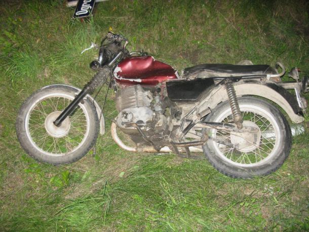 Pijany uderzył w MZ-kę i uciekł. Motocyklista nie żyje (FOTO)