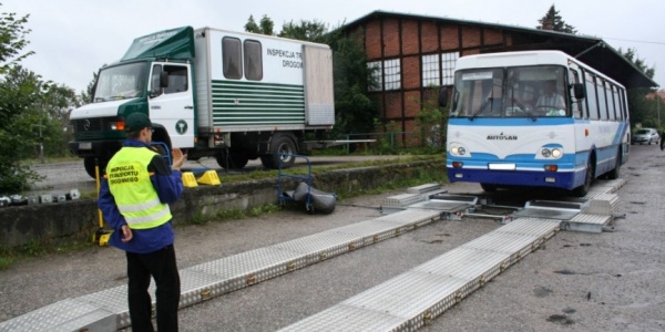 Sprawdzali autokary jak na stacji diagnostycznej! (FOTO)