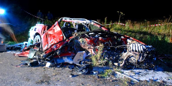Audi wjechało w przyczepę. Nie żyją dwie osoby (FOTO)