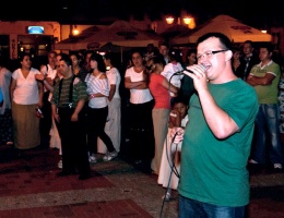 Karaoke w Tucholi - ujawniają się talenty (FOTOGALERIA)