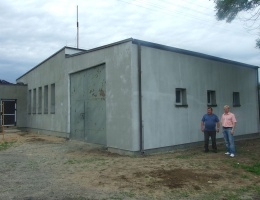 Wymieniają drzwi i okna oraz remontują dach