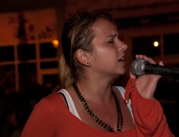 Ostatnie karaoke na tucholskim rynku (FOTOGALERIA)