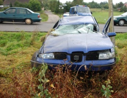 Seat dachował. Kierowca naćpany (FOTO)