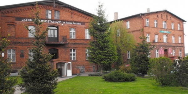 Koniecznie chcieli się pouczyć? Włam do szkoły