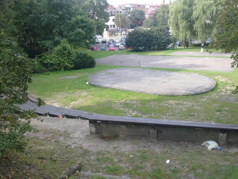 W tym miejscu bawiły się dzieci. Co tu powstanie?