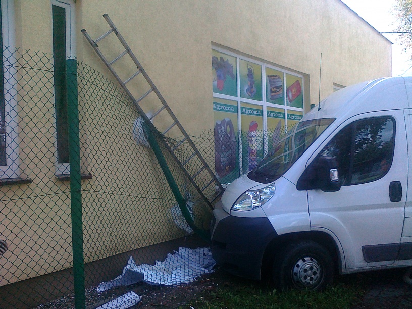 Ratował życie skacząc z drabiny FOTO