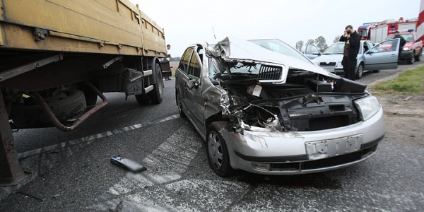 Fabia wjechała pod naczepę (FOTO)