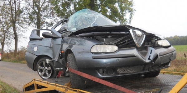Zginął 19-latek. Na prostej drodze uderzył w drzewo (FOTO)