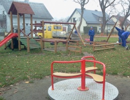 Nowe boisko, przystanek i plac zabaw