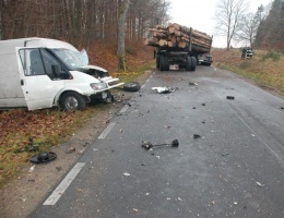 Naczepa uderzyła w forda (FOTO)