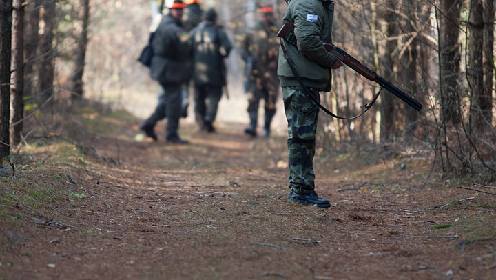 Myśliwy strzelił do człowieka. Wypadek na polowaniu