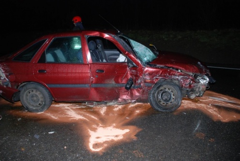 Ford wpadł w poślizg na łuku drogi (FOTO)