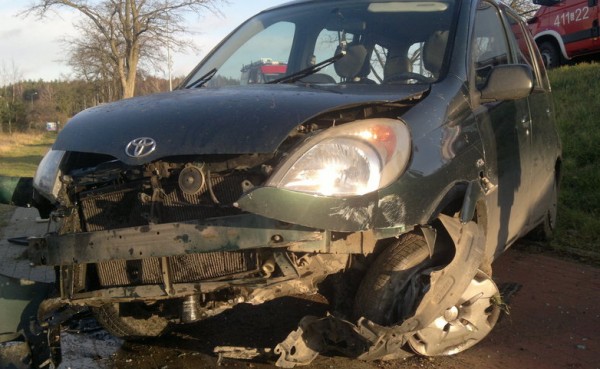 Toyota stoczyła się ze skarpy (FOTO)