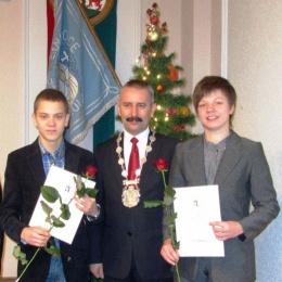 Burmistrz wyróżnił czterech młodych sportowców