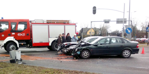 Zderzenie na skrzyżowaniu (FOTO)