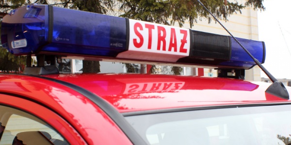 Spłonęło BMW i parter budynku