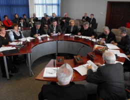 Niektórym mieli obniżyć diety? Nie obniżyli