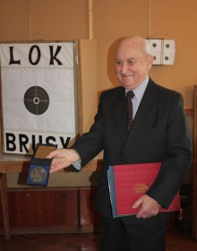 Dostał medal za zasługi dla LOK